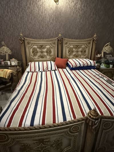 Luxury King-Size Bed Set – Hand-Carved Classic Design