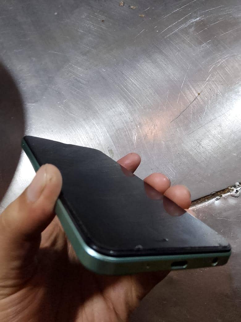 10/10 condition 7 month used with box and original charger. Ram 4/128 1