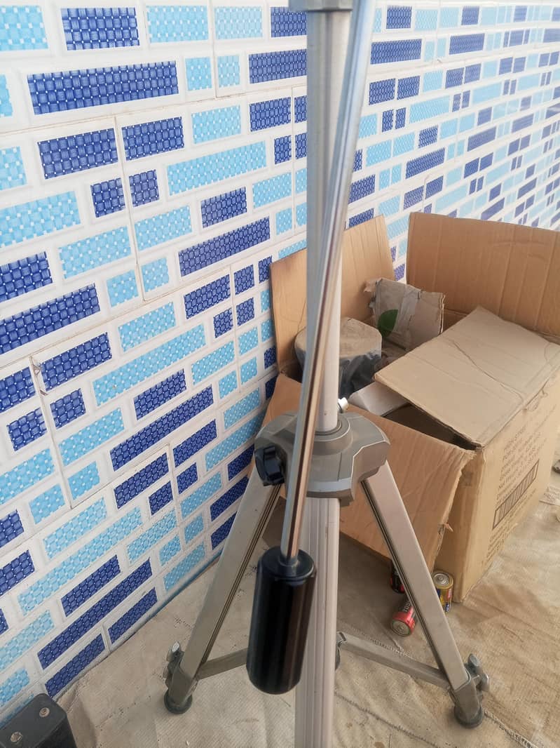 Tripod with Olympus camera 17