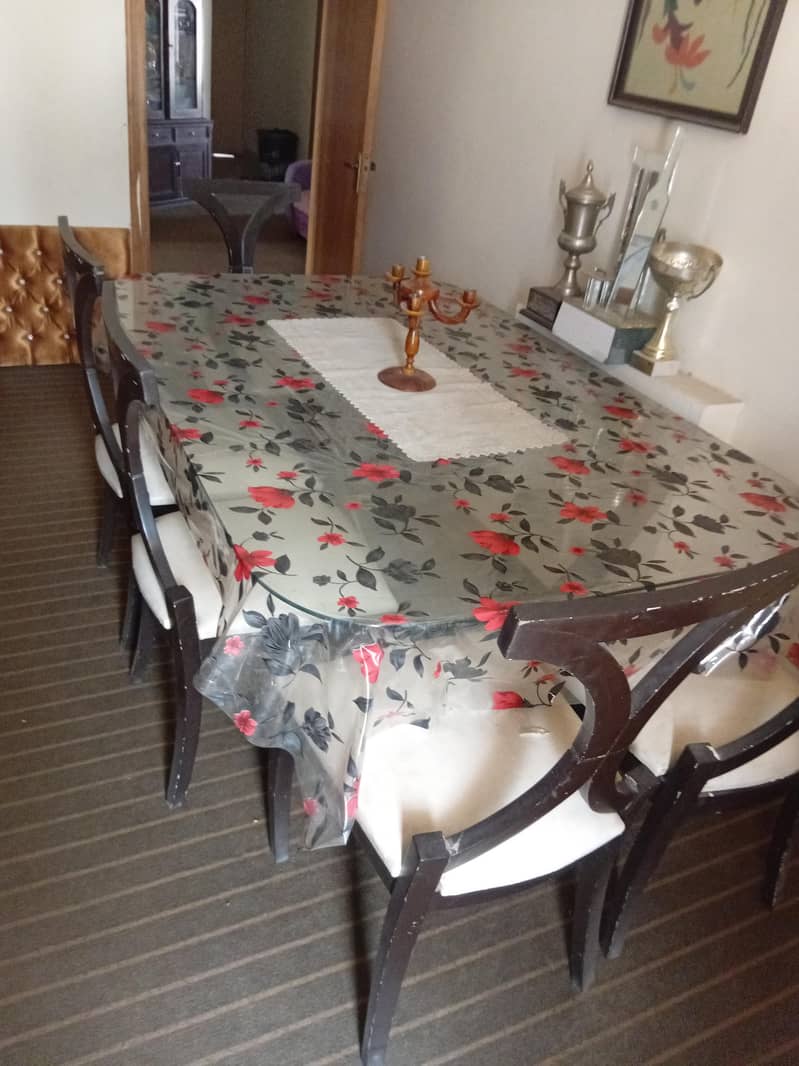 DINING TABLE 0