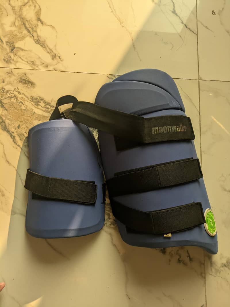10/10 Cricket kit 14