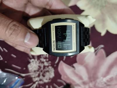 nixon watches with excellent condition