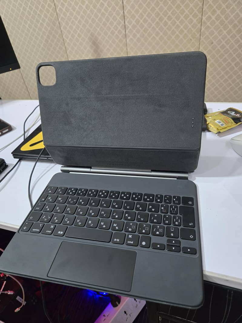 iPad Pro Magic keybord 0