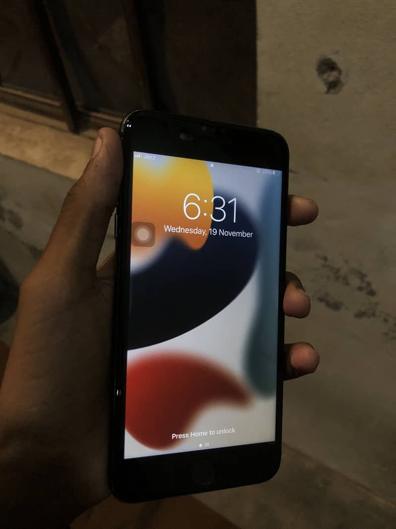 Apple iPhone 7 Plus 0