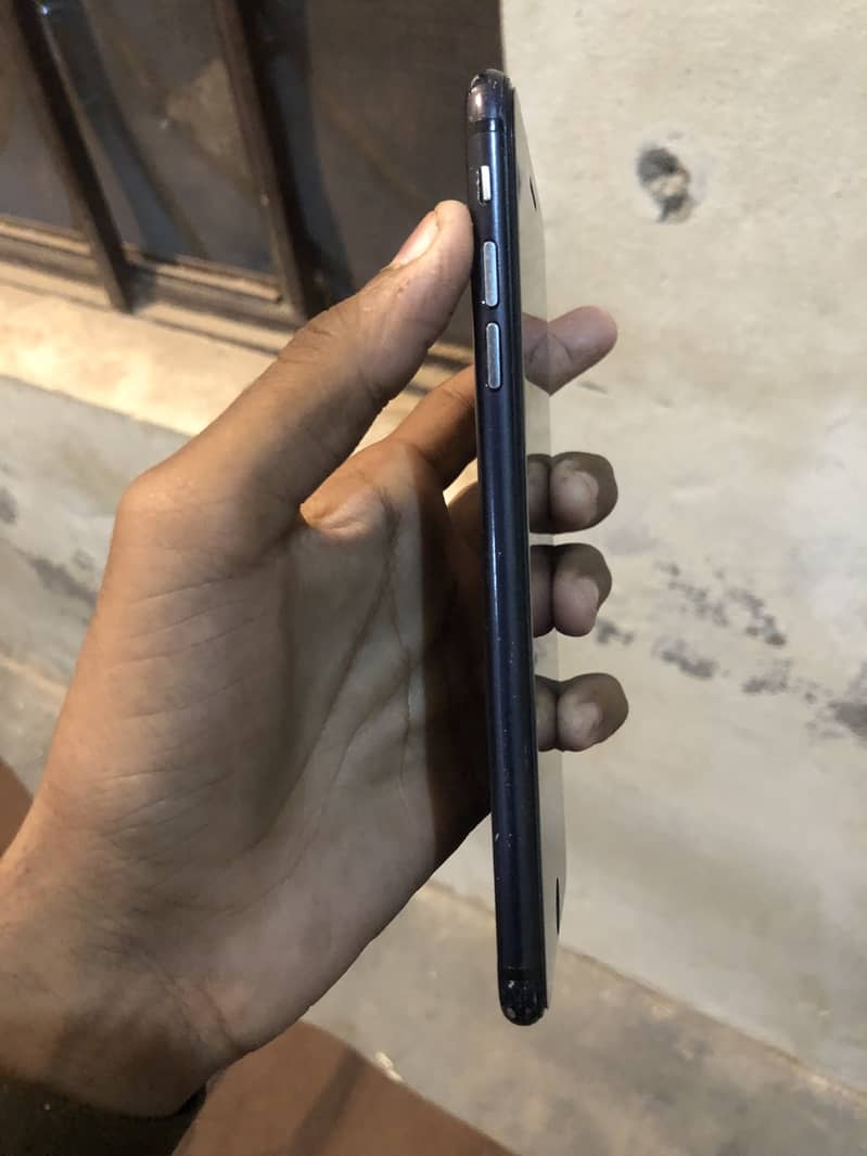 Apple iPhone 7 Plus 2