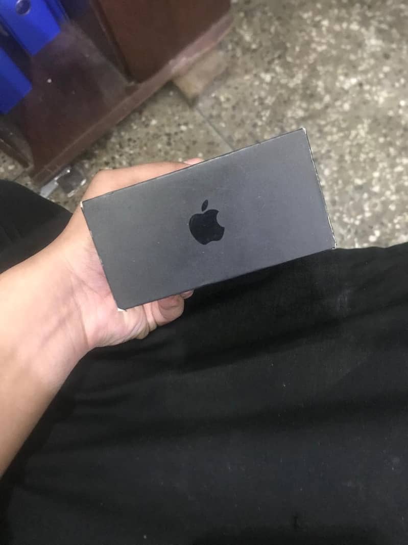 Apple iPhone 7 Plus 0