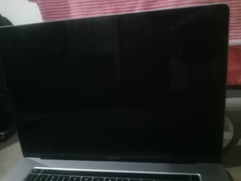 MACBOOK PRO 4