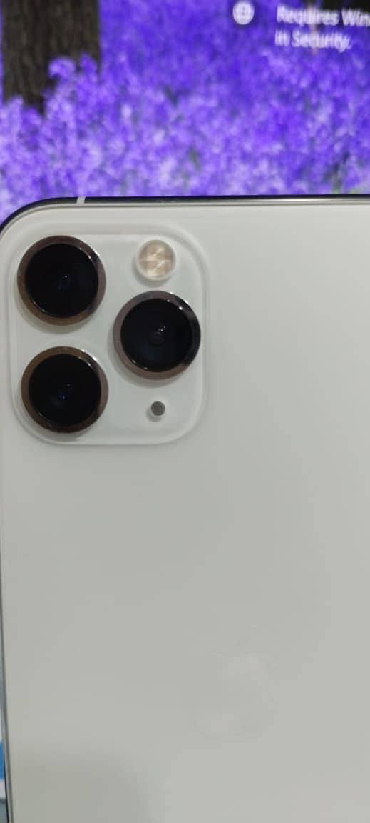 Apple iPhone 11 Pro 6