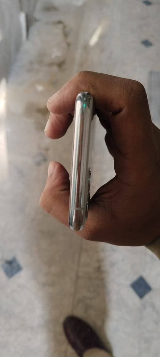 Apple iPhone 11 Pro 7