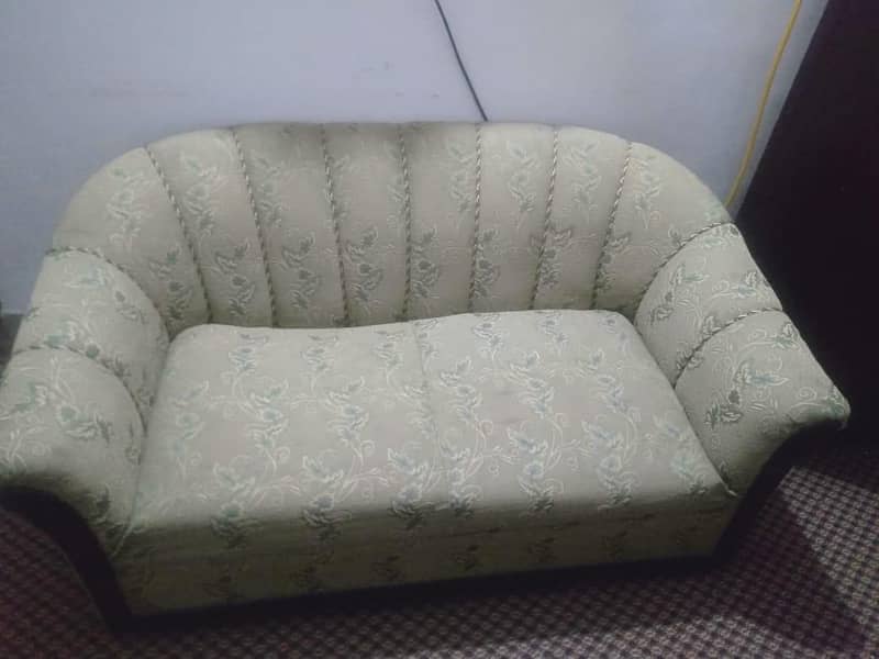 good condition sofa 0
