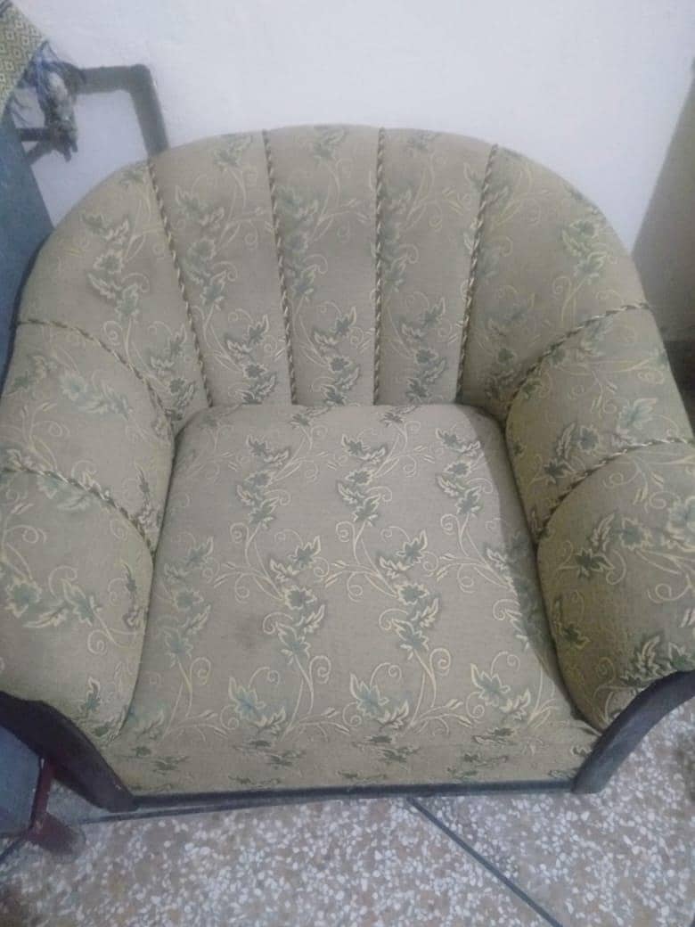 good condition sofa 2