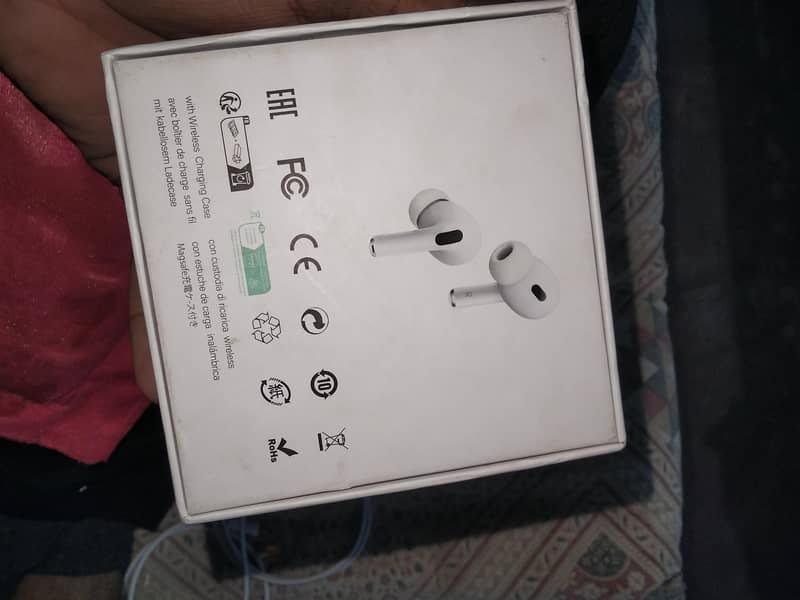 Screen earpods. 1