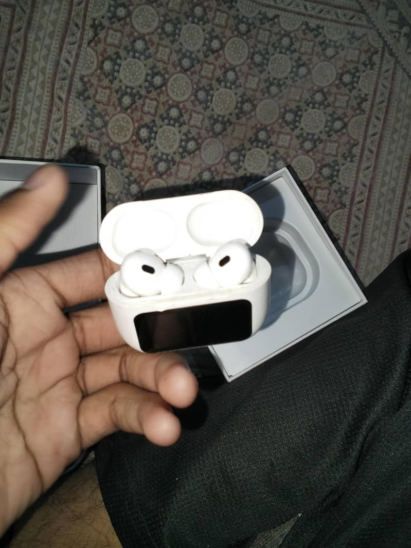 Screen earpods. 3