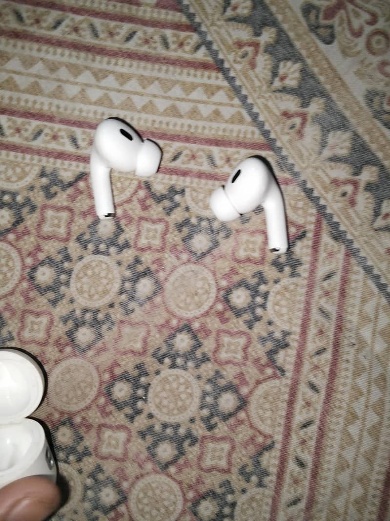 Screen earpods. 8