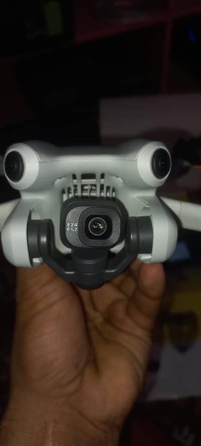 DJI mini 4 pro with fiying more combo kit