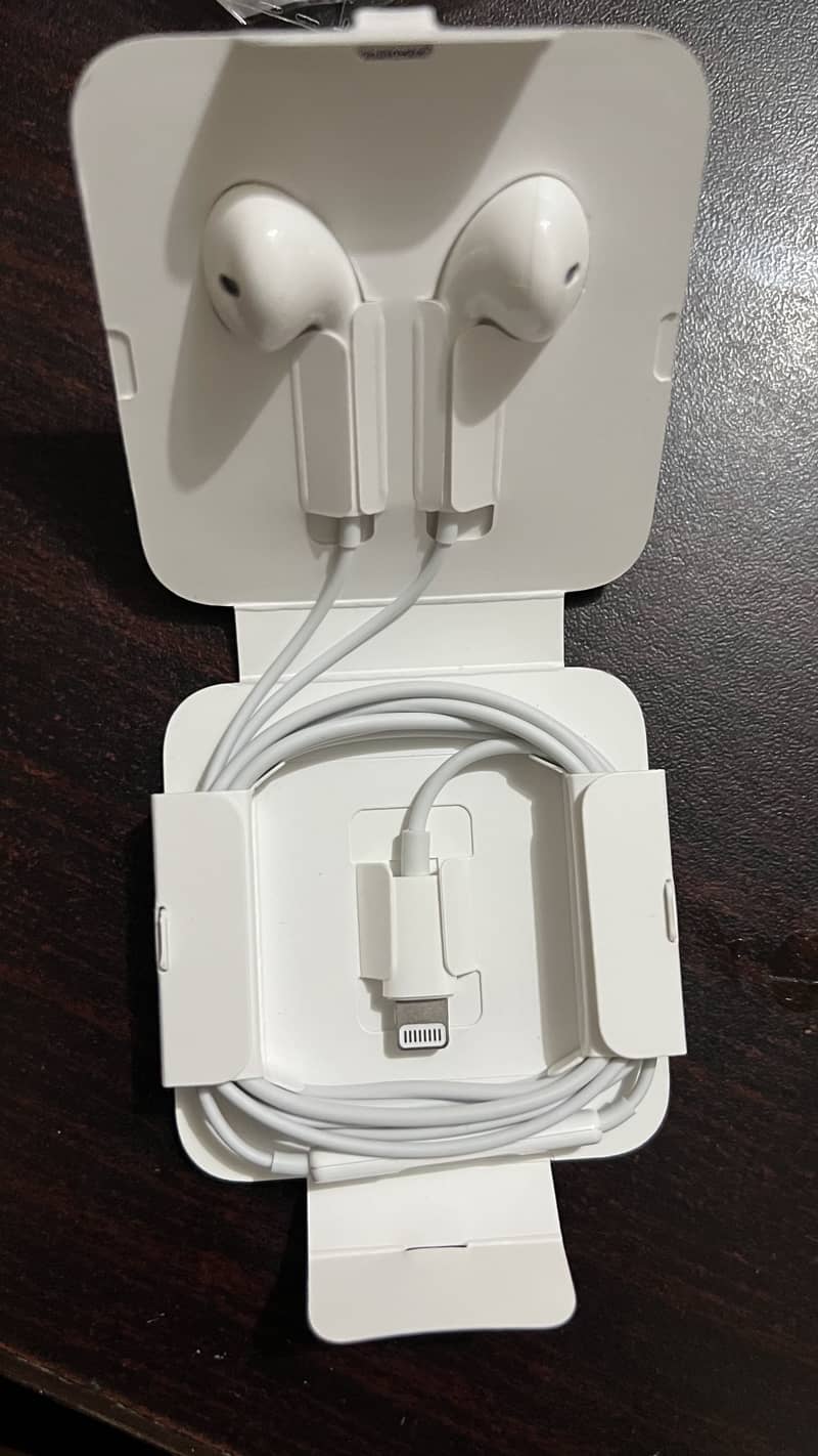 Iphone Box pulled Handsfree 1