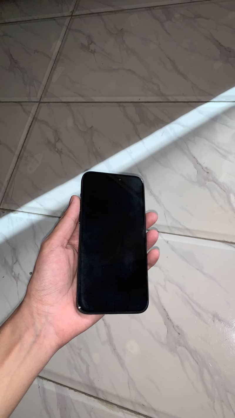 iPhone 15 Pro Max 2