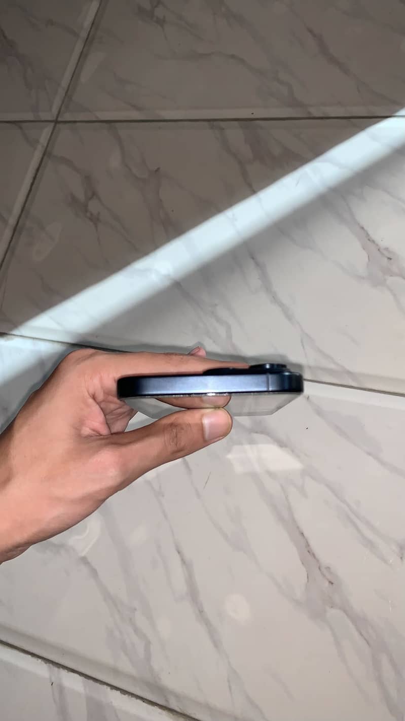 iPhone 15 Pro Max 5