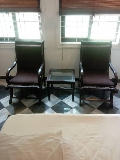 Chinioti planter's chairs with table