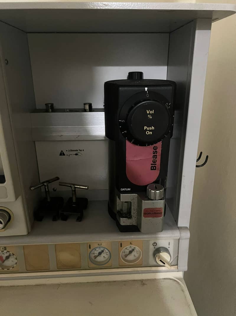 Anaesthesia machine 4