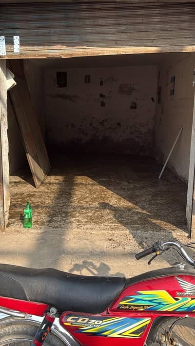 2 SHOPS/ Office available for Rent in IJP road near Road Master Bus