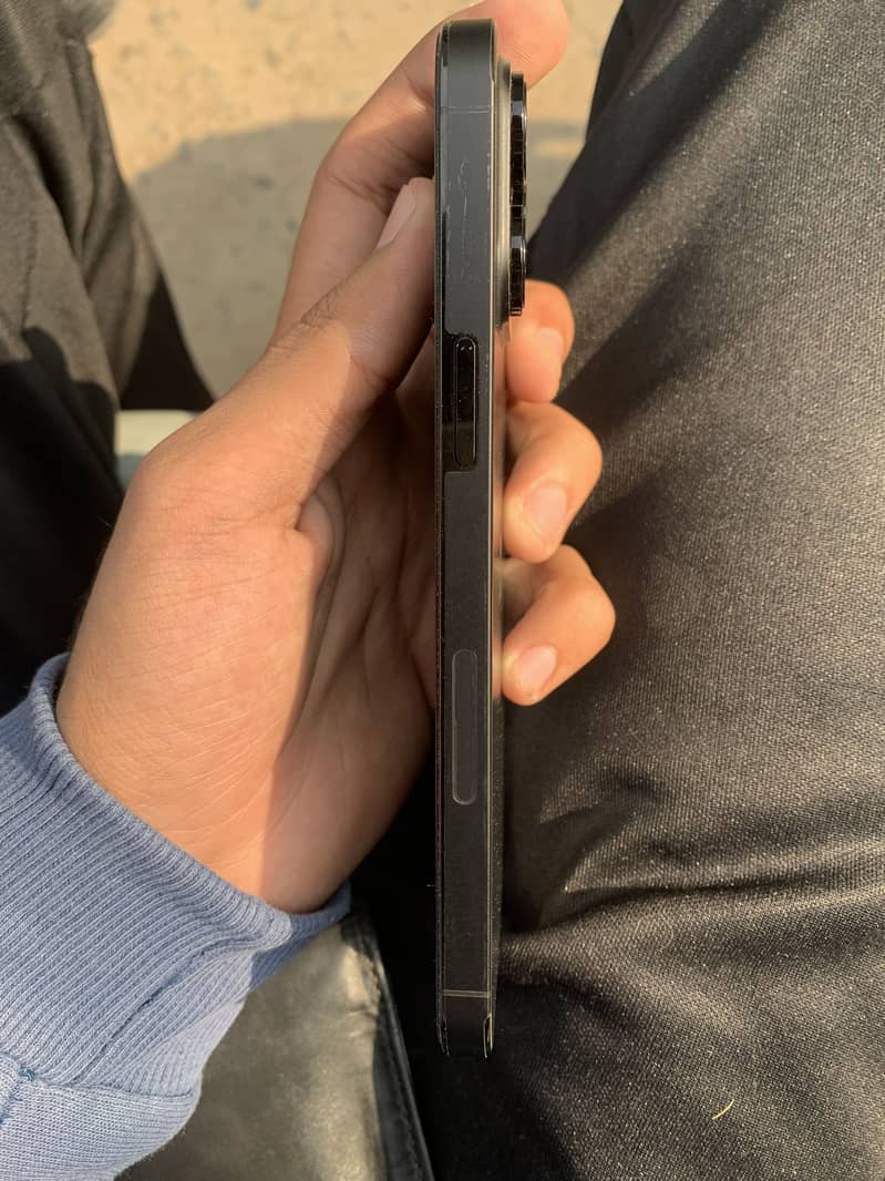 iPhone 14 Pro Max 2