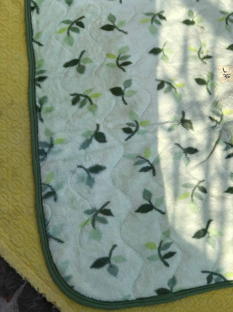 Blankets and comforters 11
