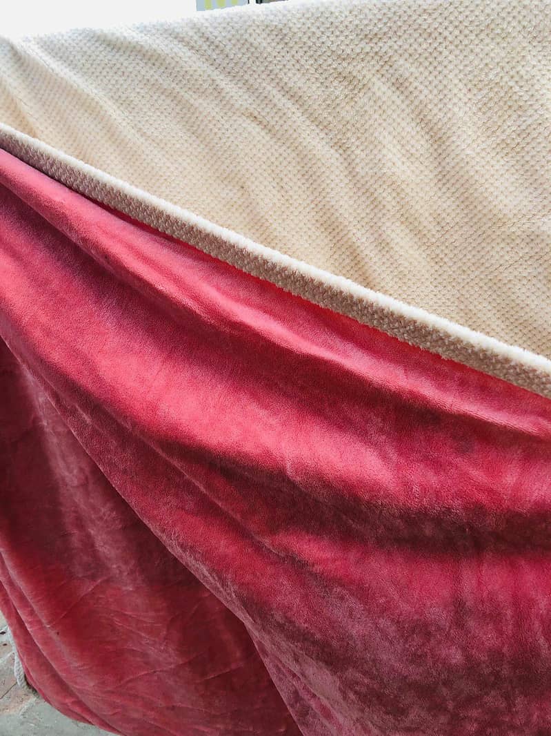 Blankets and comforters 13