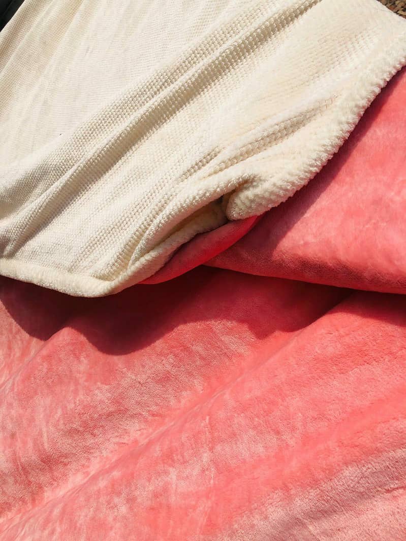 Blankets and comforters 17