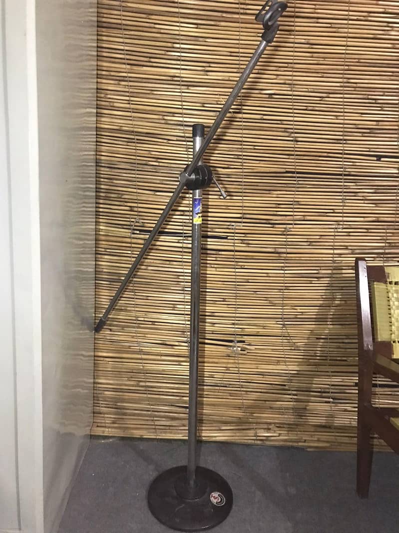 MICROPHONE STAND 2