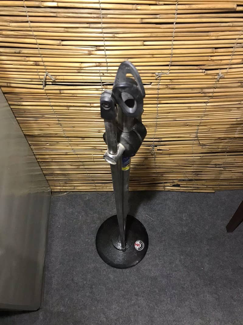 MICROPHONE STAND 3
