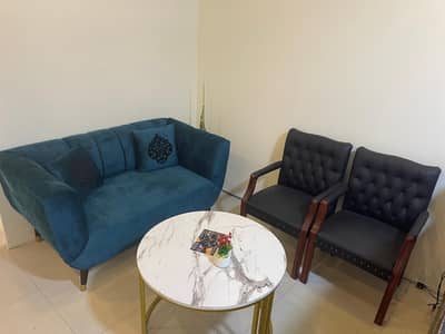 almost Brand New office furniture