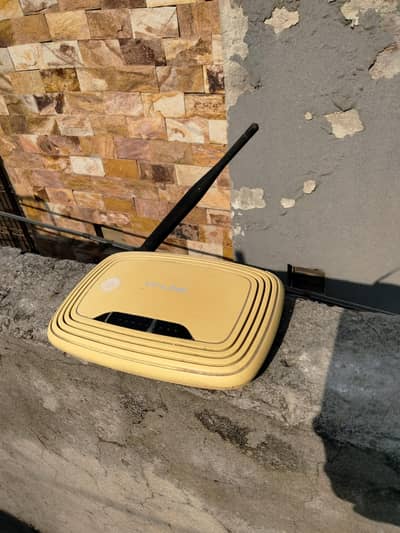 TP-LINK Router ( 1 altina)
