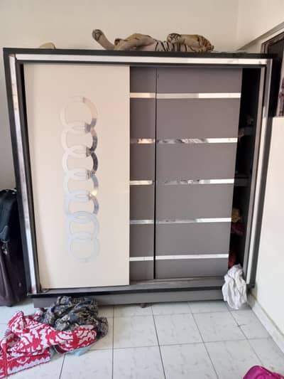 bed set  divider almari dressing table with mattress condition 10/9