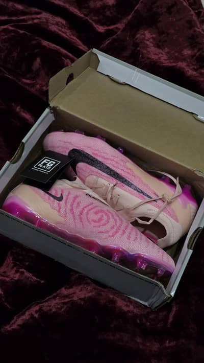 Nike Phantom GX Elite (football cleats)