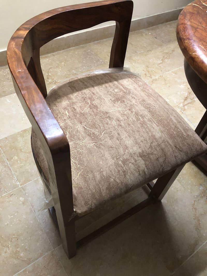 Dinning Table With Chairs 2