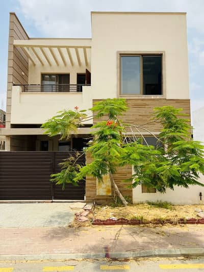 125sq Yd Villa For SALE, In Precinct-15 Opposite To ALI BLOCK. A-PLUS Construction. 3 Bedrooms, Drawing, Dining, TV Lounge . 10min Drive From Main Gate Of Bahria Town Karachi. All Amenities Nearby