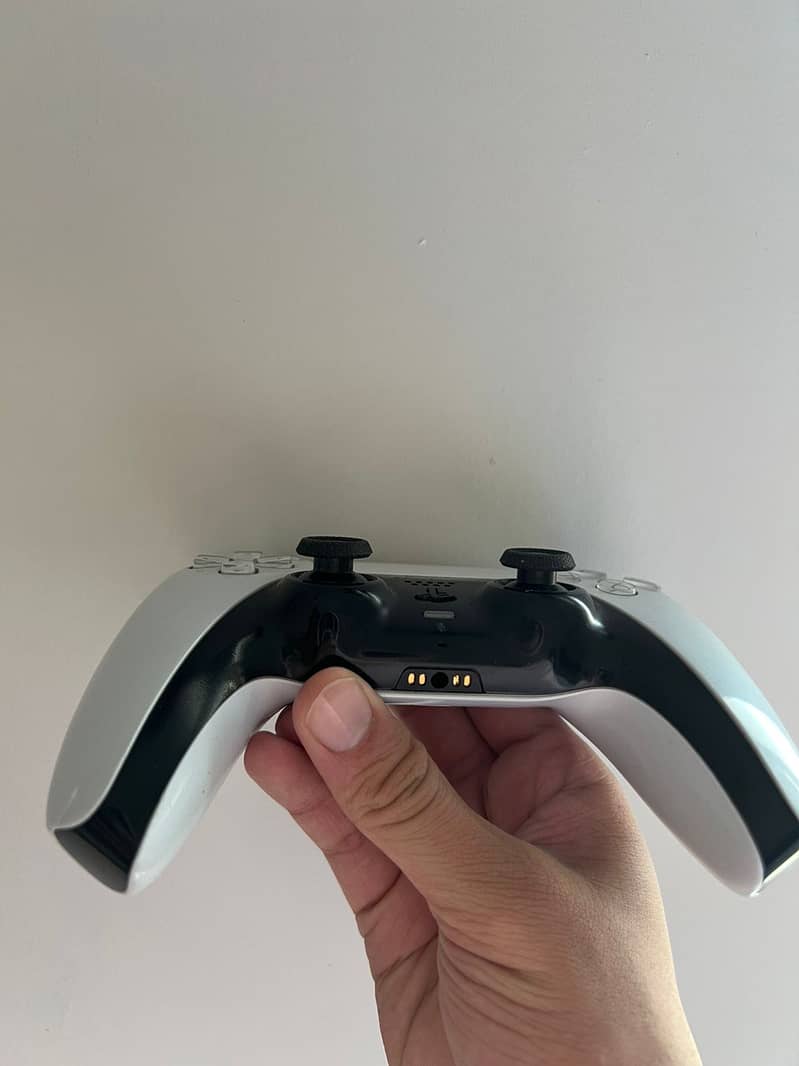 PlayStation 5 controller 1