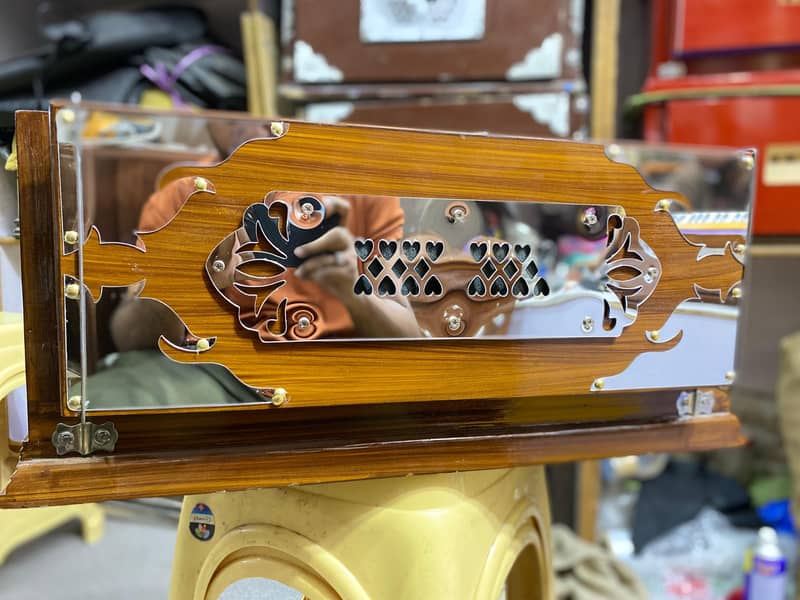 camera below harmonium 11