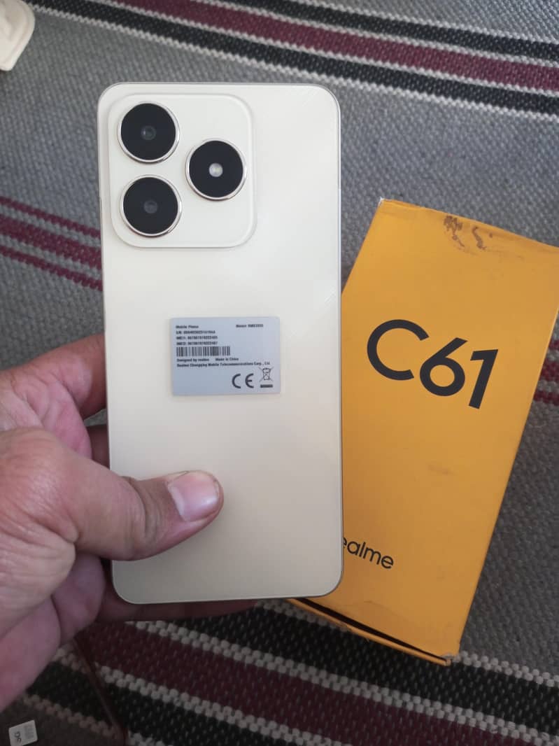 REALMS C61 8/256 WITH BOX - Mobile Phones - 1108787330