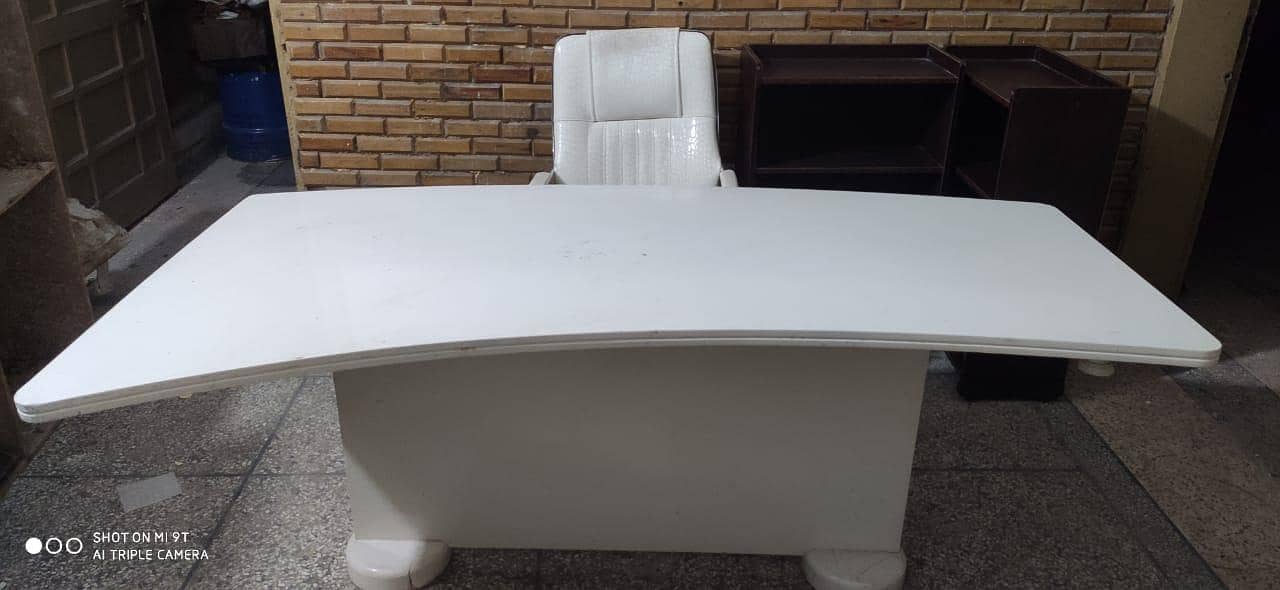 آفس ٹیبل اور آفس کرسی 0