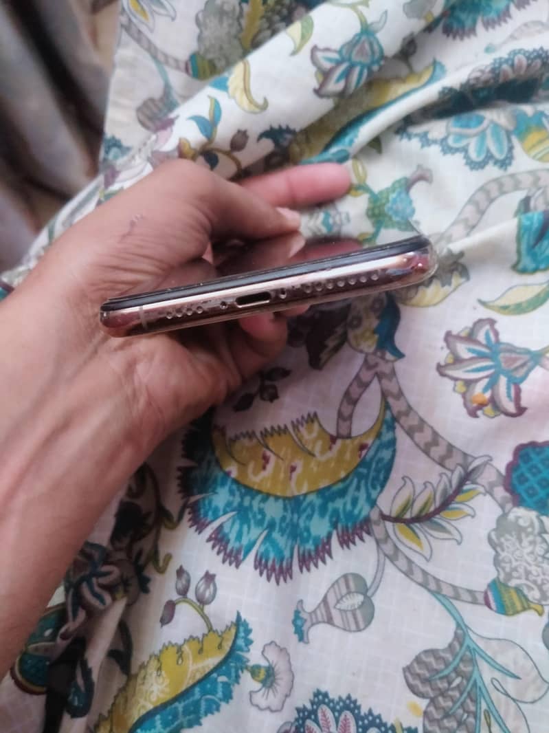 xs max 4