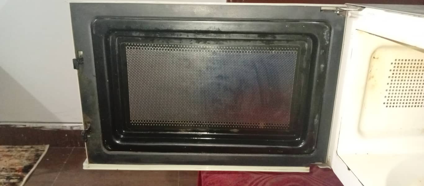 LOGIK Microwave 1
