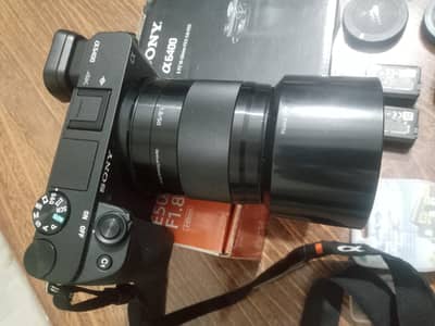 Sony Alpha 6400 Mirrorless Camera  with Sony 50mm f1.8  Lens