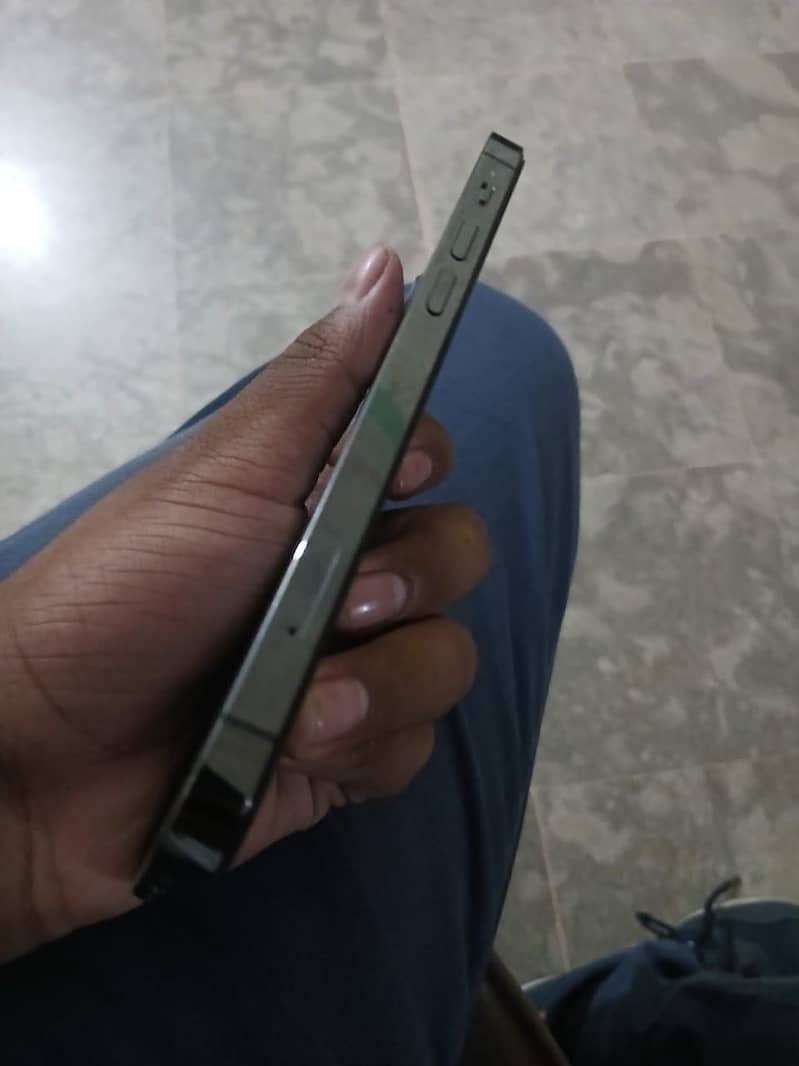 The mobile is in mint condition 2