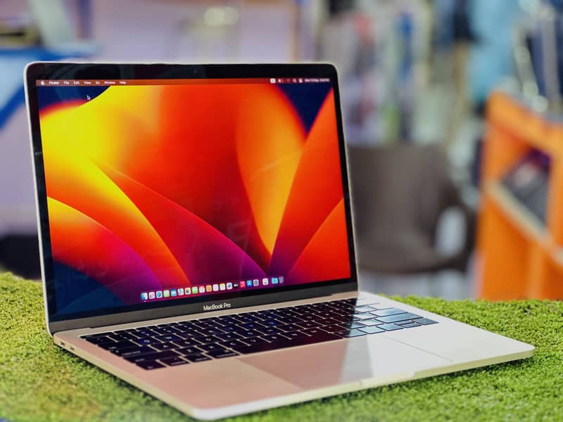 MacBook Pro 2017 Retina i5 8/256 Up to 8 Hrs Battery Neat & Clean ...