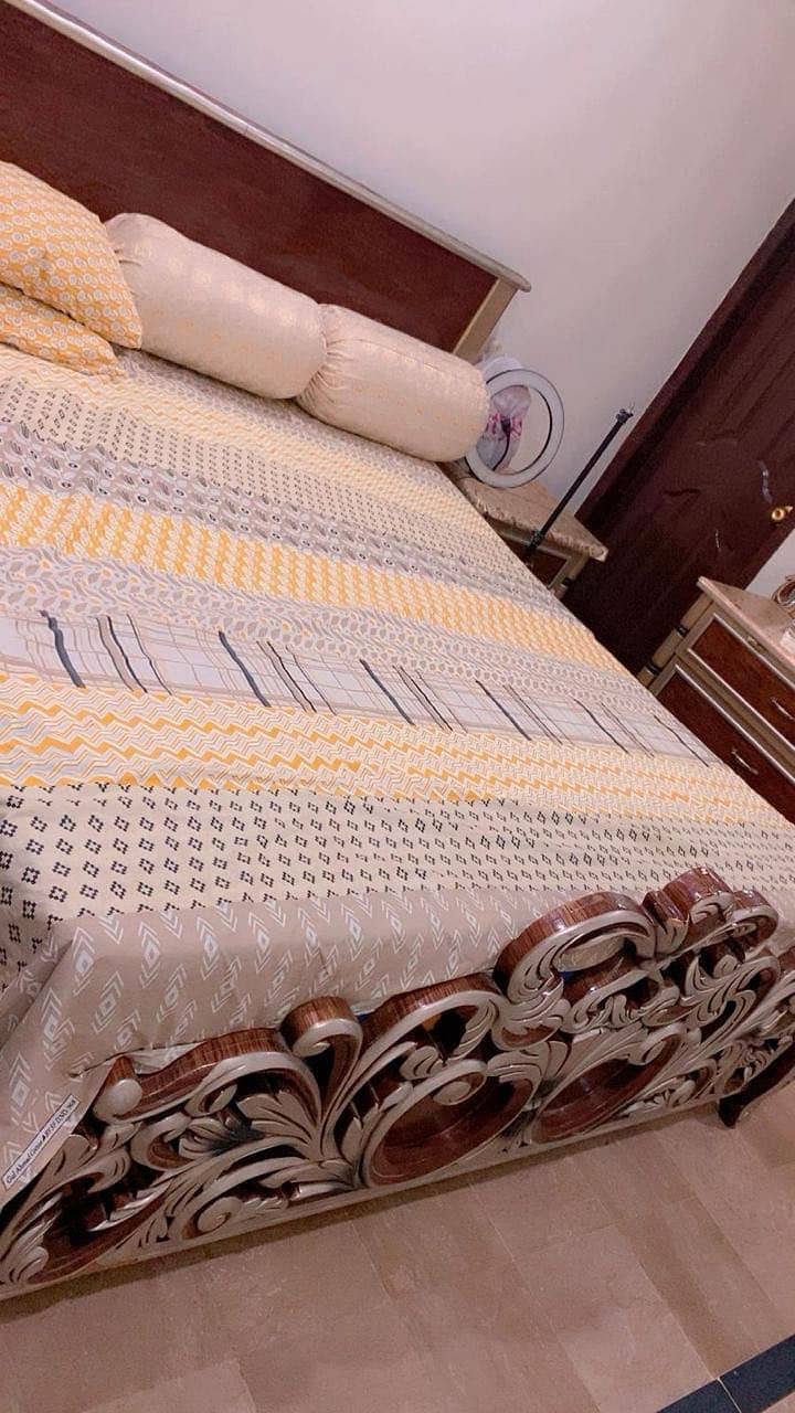 Bed with table,dressing 0