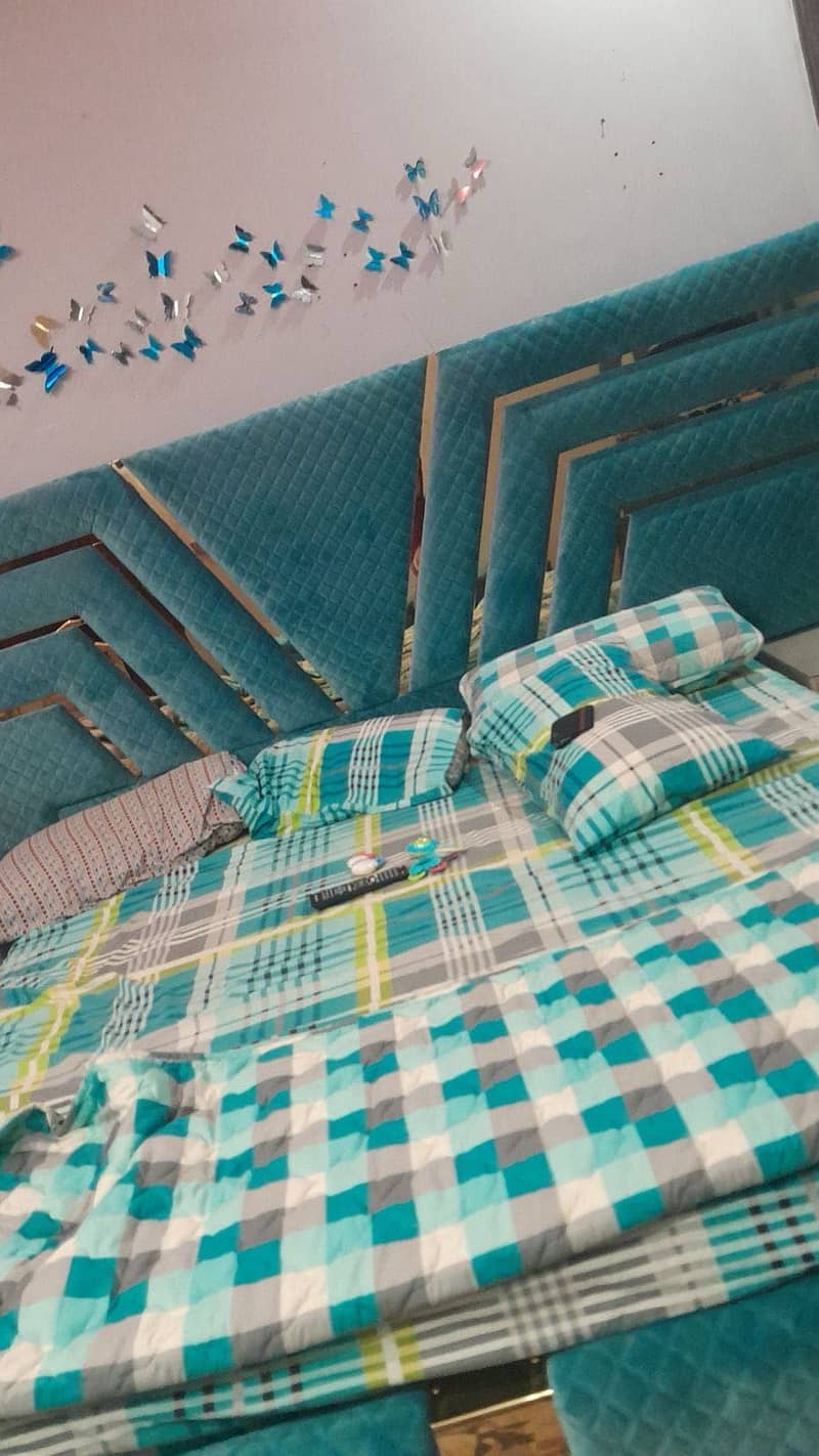 Bed set with dressing table 0