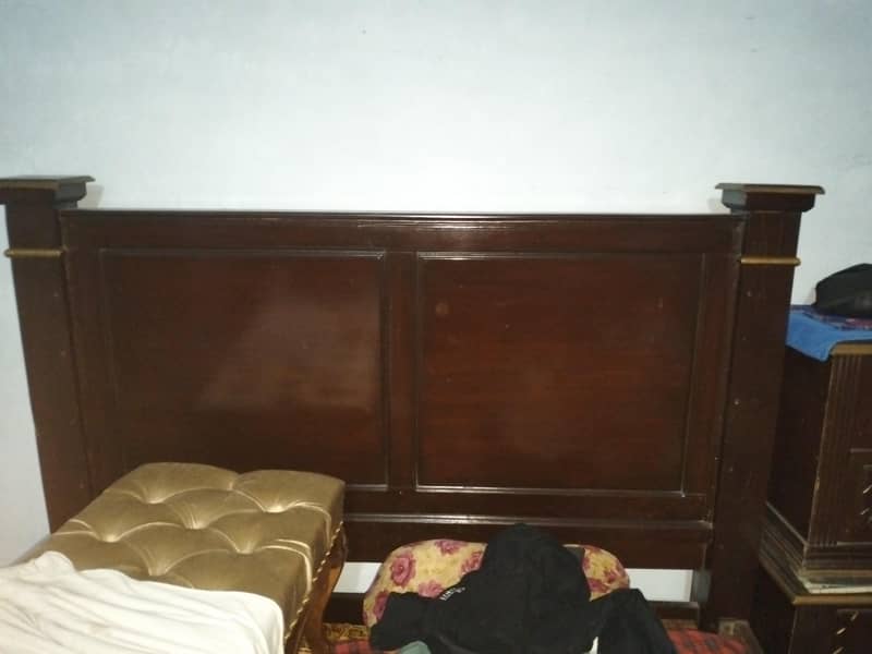 King size bed with drawer and dressing table 1