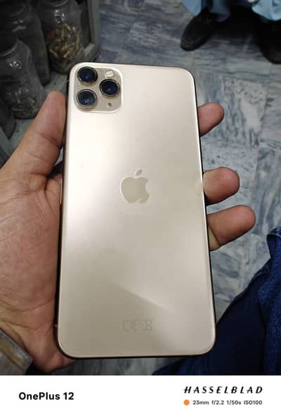 I phone 11 pro max 256gb  with box cable